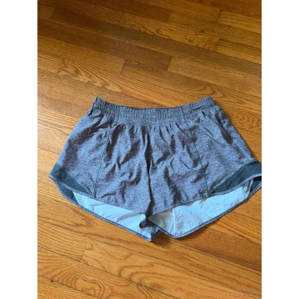 Lululemon Hotty hot 4" shorts size 10 in grey